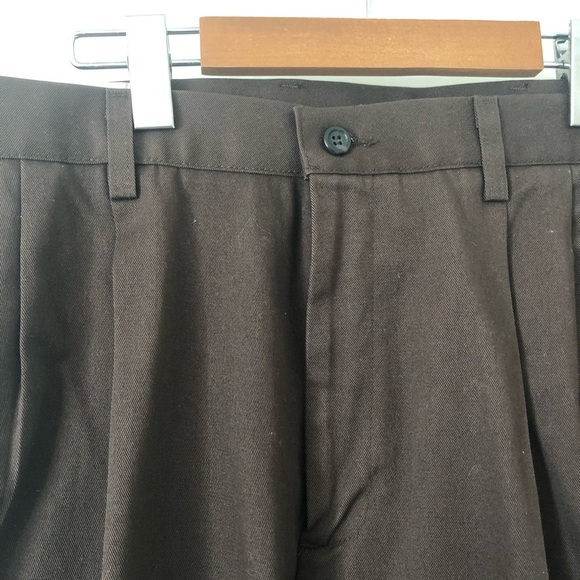 DOCKERS Classic Fit Pleated Khaki size 36x30 - Picture 2 of 16